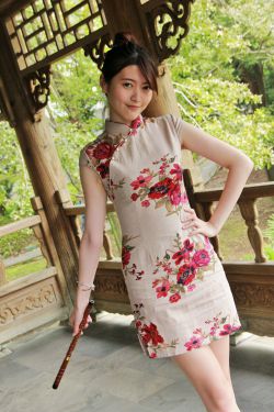 男女打扑克摇床